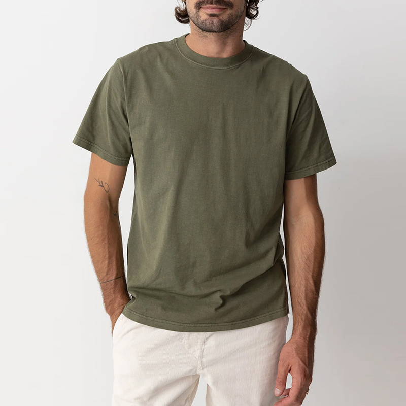 hongfeng offers vintage t-shirt styles that capture retro charm and comfort for all.